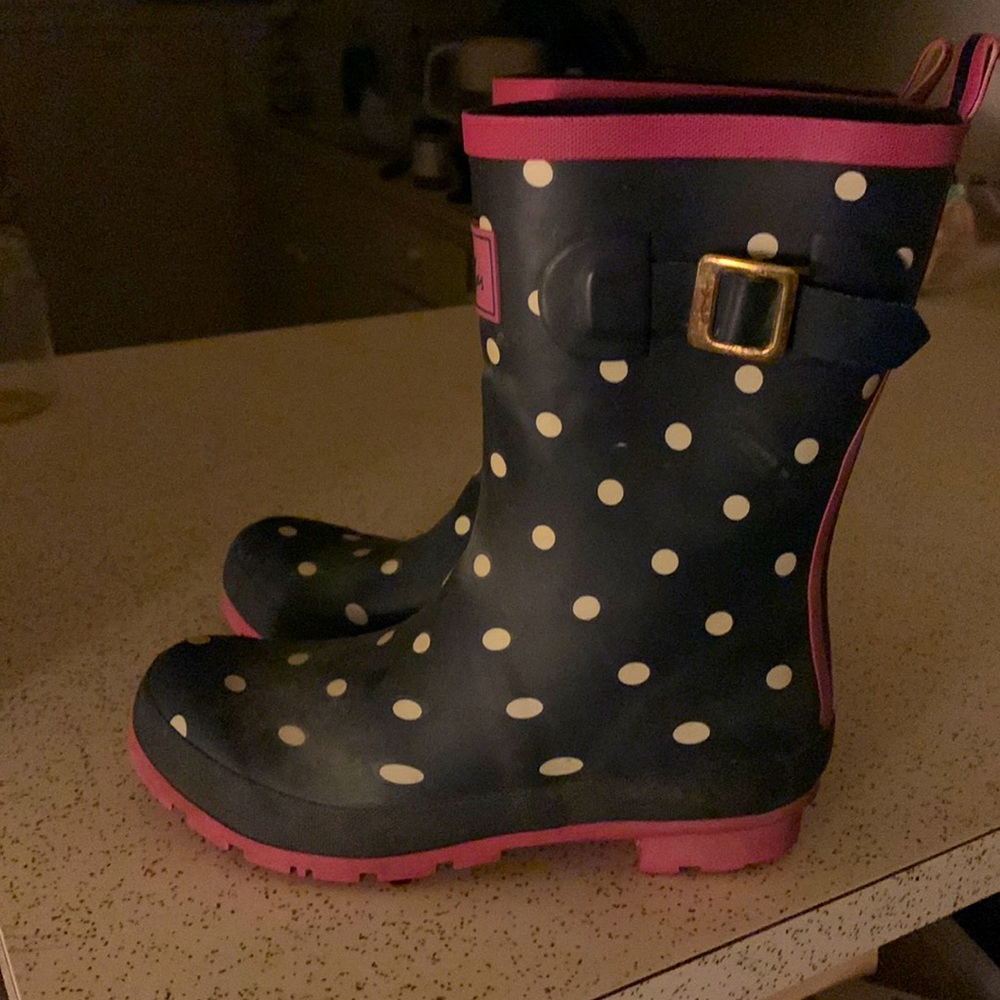 Like new! Worn less than 10x. Colors are dark navy and pink.